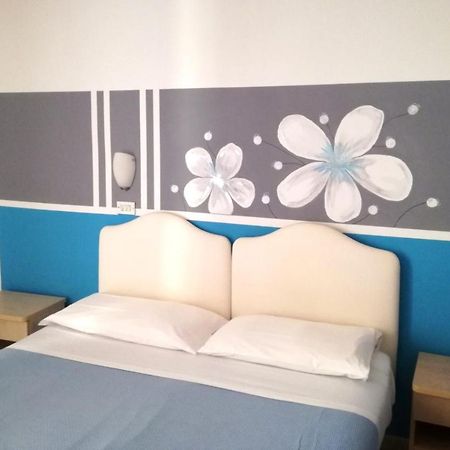 רימיני Hotel Serafini מראה חיצוני תמונה