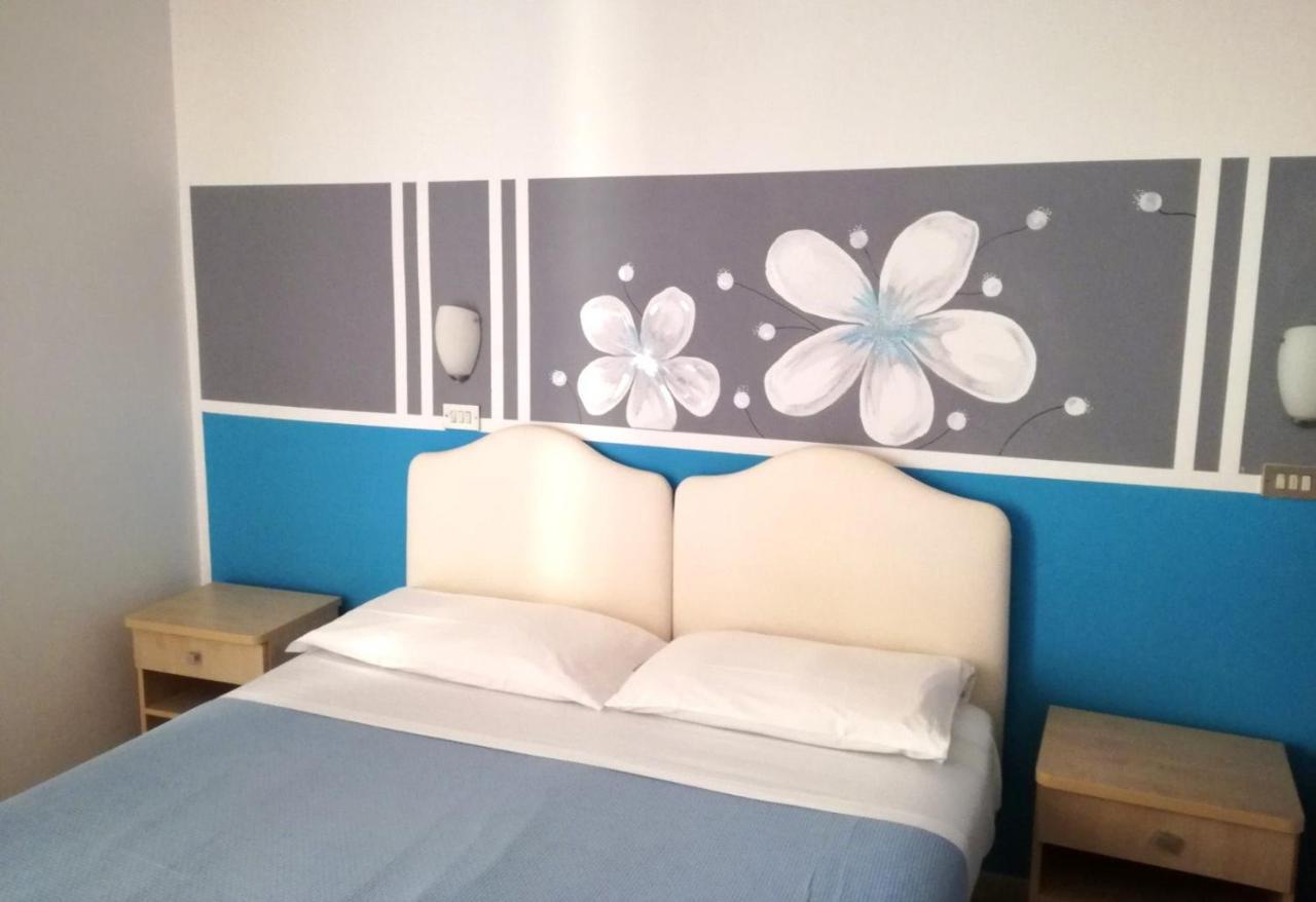 רימיני Hotel Serafini מראה חיצוני תמונה