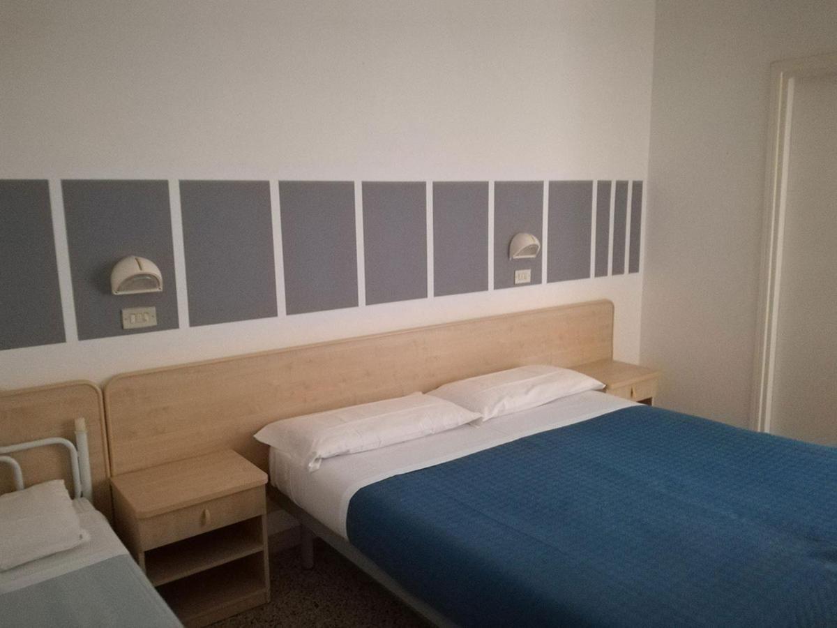 רימיני Hotel Serafini מראה חיצוני תמונה