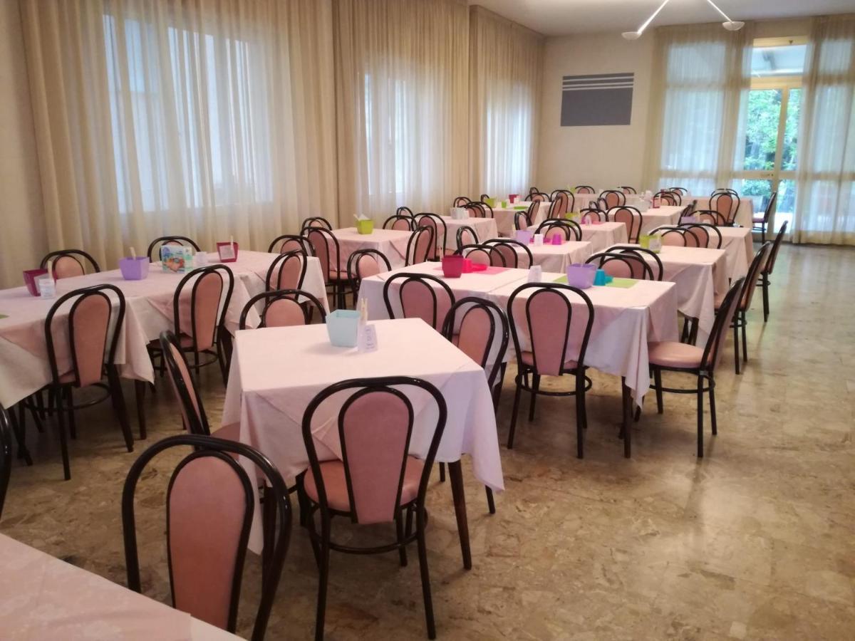 רימיני Hotel Serafini מראה חיצוני תמונה