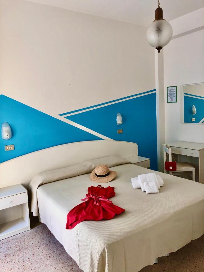 רימיני Hotel Serafini מראה חיצוני תמונה