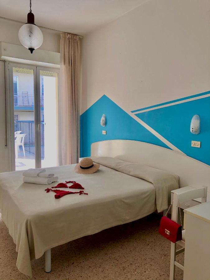 רימיני Hotel Serafini מראה חיצוני תמונה