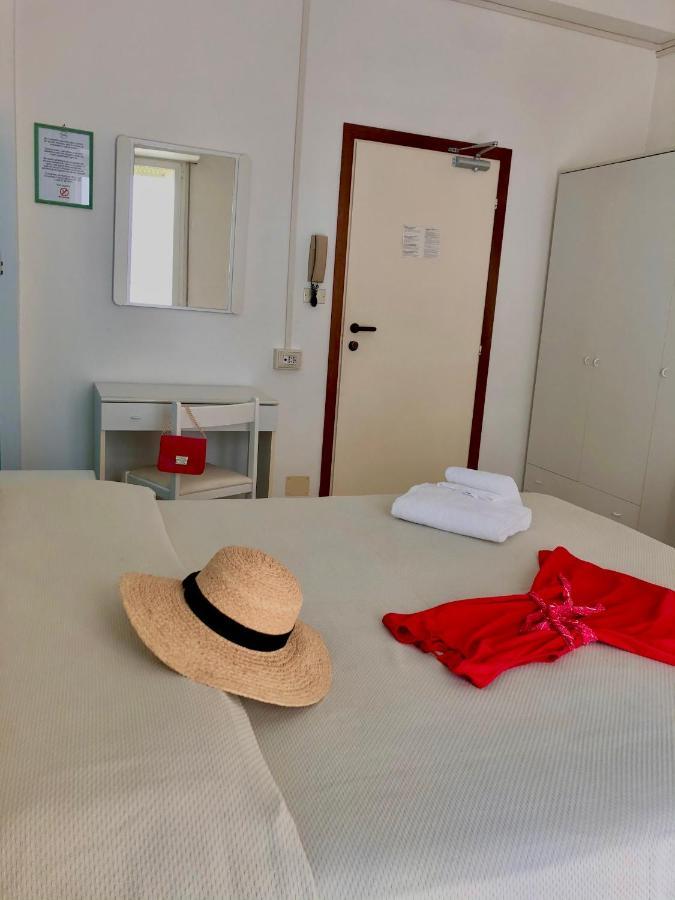 רימיני Hotel Serafini מראה חיצוני תמונה