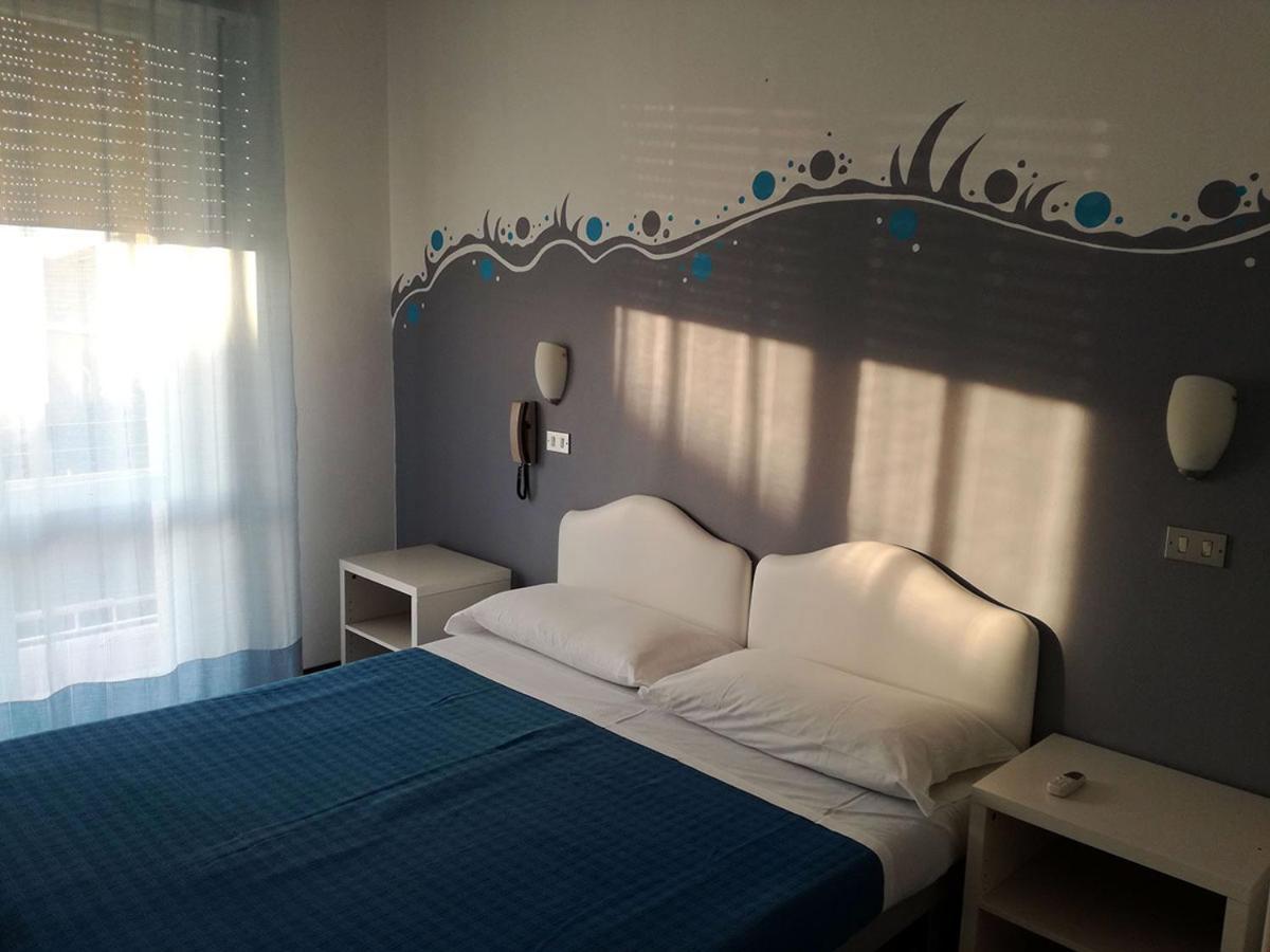 רימיני Hotel Serafini מראה חיצוני תמונה
