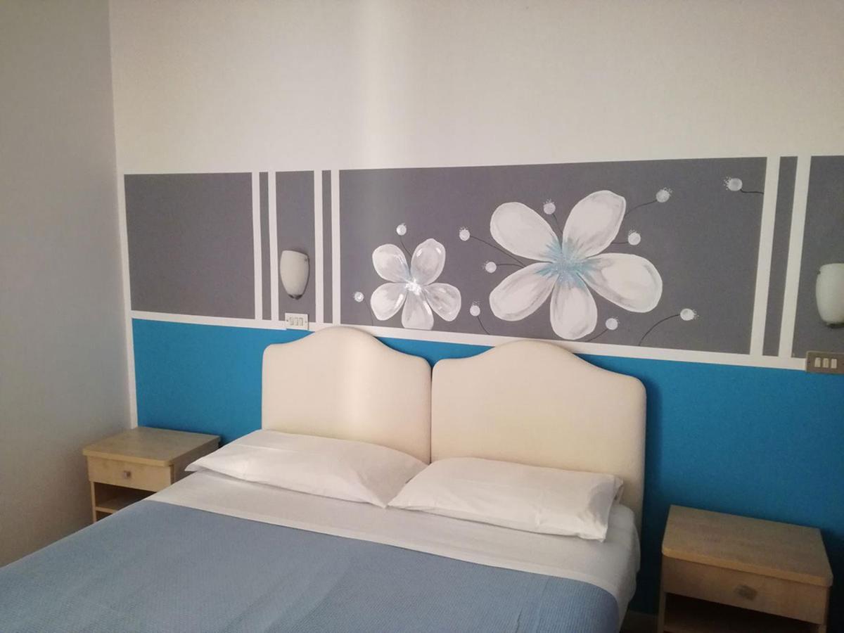 רימיני Hotel Serafini מראה חיצוני תמונה